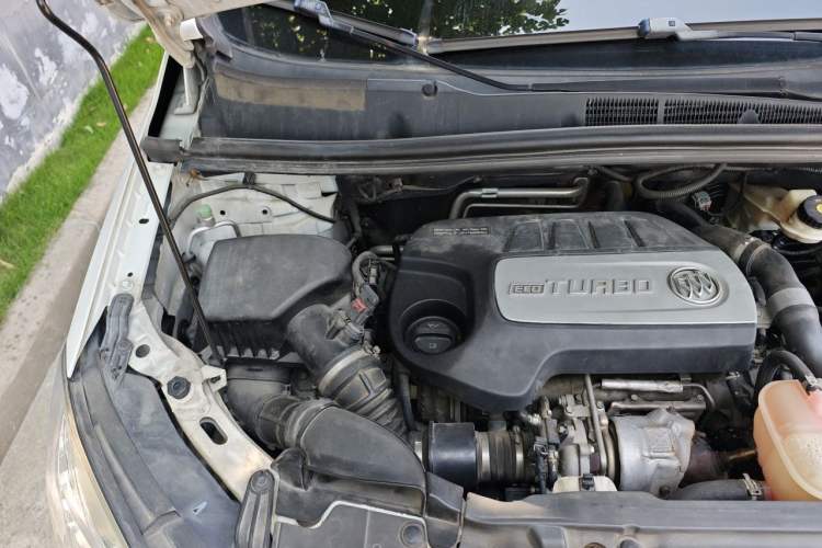 Used Buick Encore 2015 1.4T Automatic Two-Wheel Drive Urban Elite Version Engine Bay Right