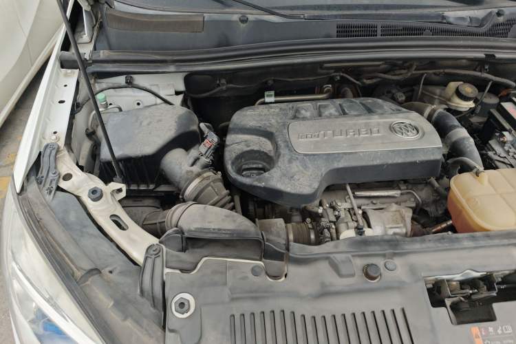 Used Buick Encore 2015 1.4T Automatic Two-Wheel Drive Urban Elite Version Engine Bay Right