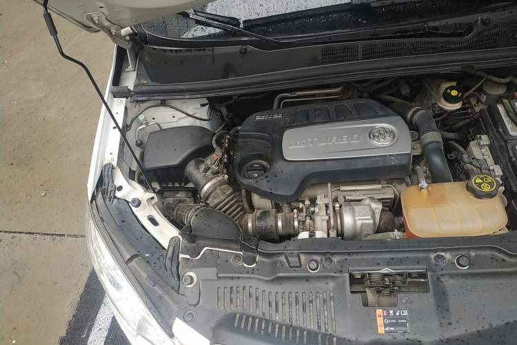 Used Buick Encore 2015 1.4T Automatic Two-Wheel Drive Urban Elite Version Engine Bay Right