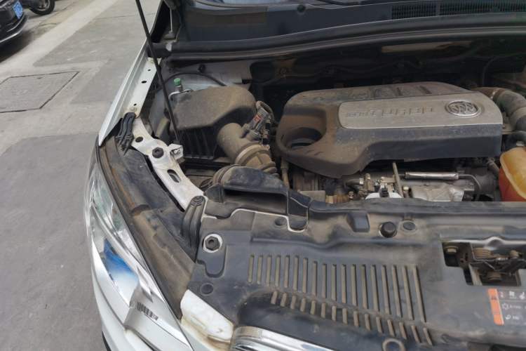 Used Buick Encore 2015 1.4T Manual Two-Wheel Drive Urban Advanced Model Engine Bay Right