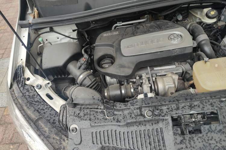 Used Buick Encore 2015 1.4T Manual Two-Wheel Drive Urban Advanced Model Engine Bay Right