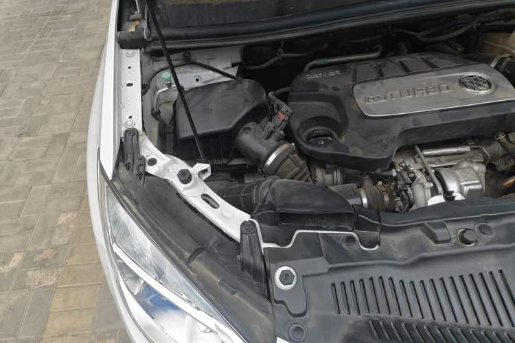 Used Buick Encore 2015 1.4T Automatic Two-Wheel Drive Urban Elite Version Engine Bay Right