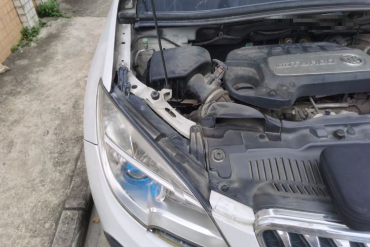 Used Buick Encore 2015 1.4T Automatic Two-Wheel Drive Urban Elite Version Engine Bay Right