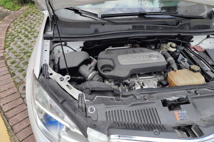 Used Buick Encore 2015 1.4T Automatic Two-Wheel Drive Urban Elite Version Engine Bay Right