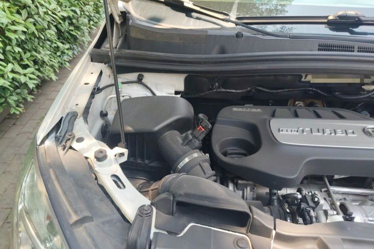 Used Buick Encore 2015 1.4T Automatic Two-Wheel Drive Urban Elite Version Engine Bay Right