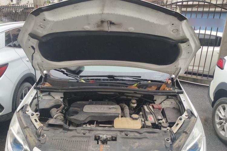 Used Buick Encore 2015 1.4T Automatic Two-Wheel Drive Urban Leading Model Engine Bay