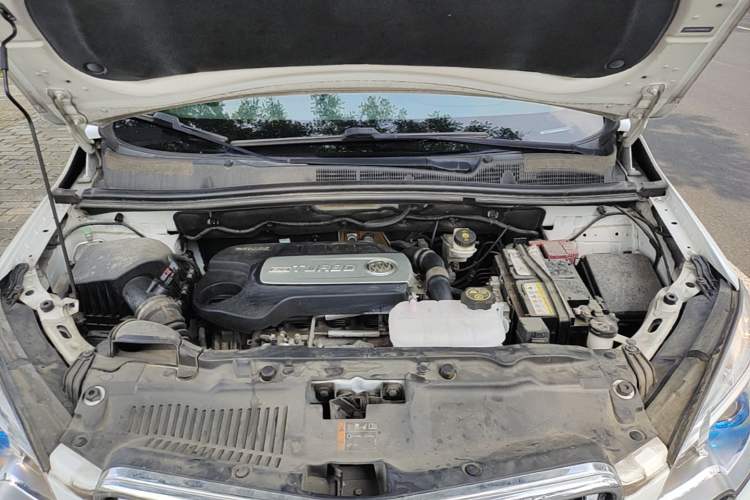 Used Buick Encore 2015 1.4T Automatic Two-Wheel Drive Urban Elite Version Engine Bay