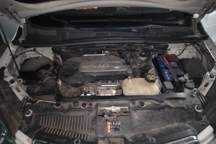Used Buick Encore 2015 1.4T Automatic Two-Wheel Drive Urban Elite Version Engine Bay