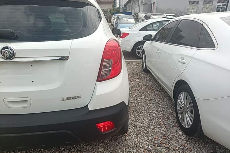 Used Buick Encore 2015 1.4T Automatic Two-Wheel Drive Urban Elite Version Exterior 3