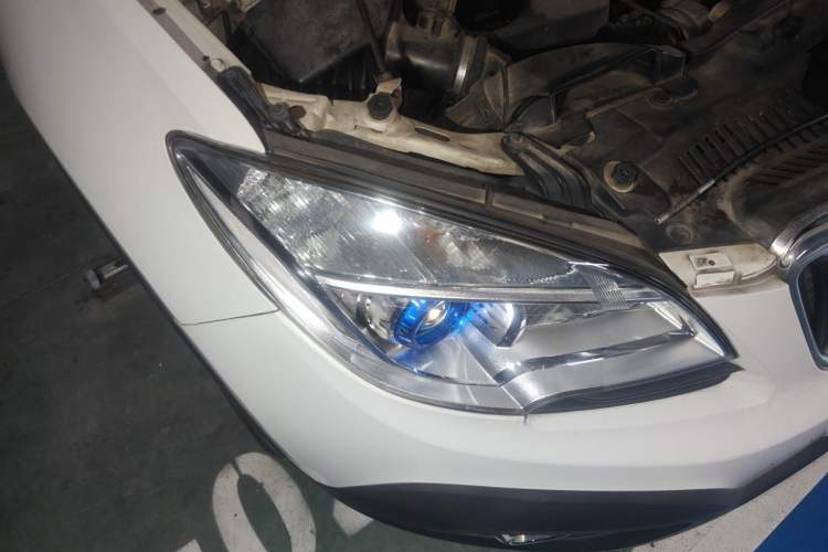 Used Buick Encore 2015 1.4T Automatic Two-Wheel Drive Urban Elite Version Exterior 3