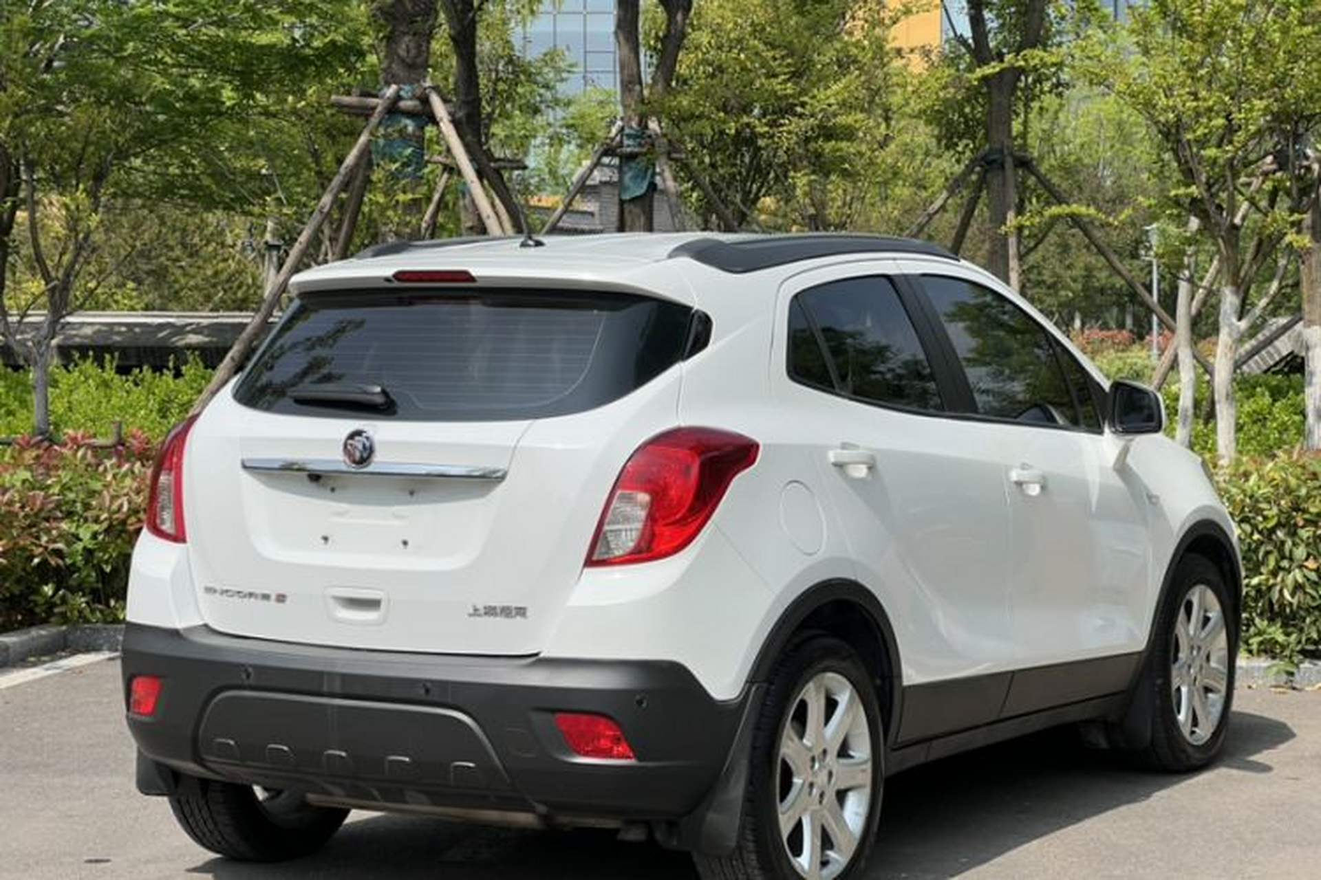 Used Buick Encore 2015 1.4T Automatic Two-Wheel Drive Urban Elite Version Exterior 3