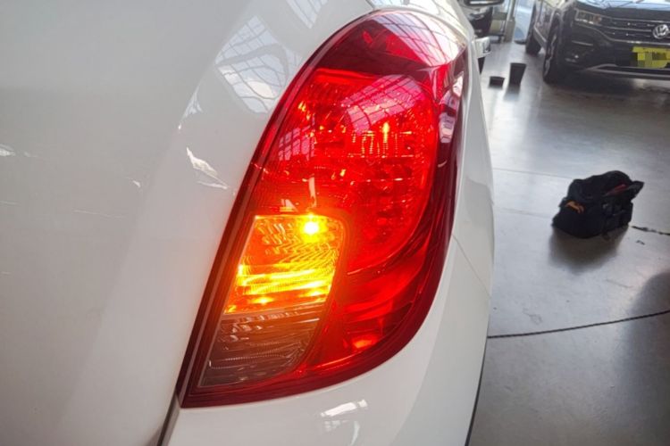Used Buick Encore 2015 1.4T Automatic Two-Wheel Drive Urban Leading Model Exterior 3