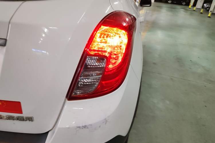Used Buick Encore 2015 1.4T Automatic Two-Wheel Drive Urban Elite Version Exterior 3