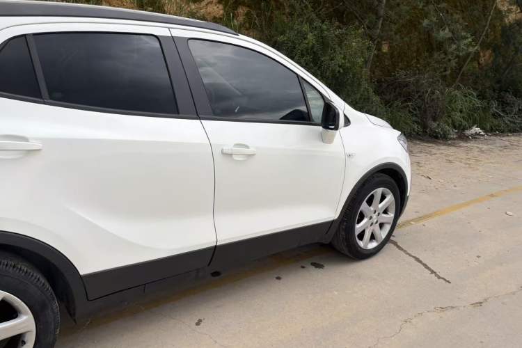 Used Buick Encore 2015 1.4T Automatic Two-Wheel Drive Urban Elite Version Exterior 3