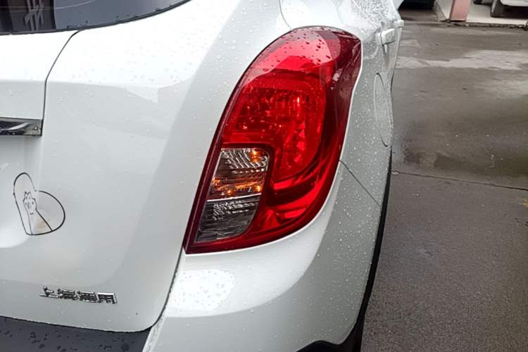 Used Buick Encore 2015 1.4T Automatic Two-Wheel Drive Urban Elite Version Exterior 3