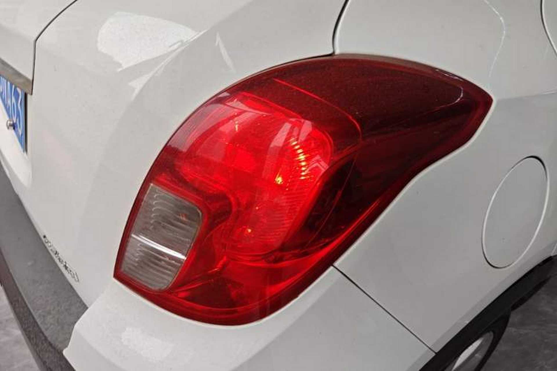 Used Buick Encore 2015 1.4T Automatic Two-Wheel Drive Urban Elite Version Exterior 3