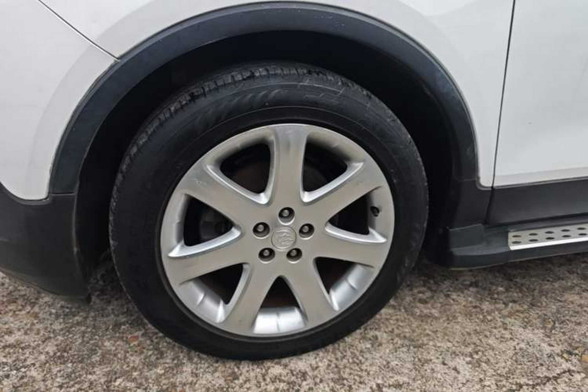 Used Buick Encore 2015 1.4T Automatic Two-Wheel Drive Urban Elite Version Exterior 4