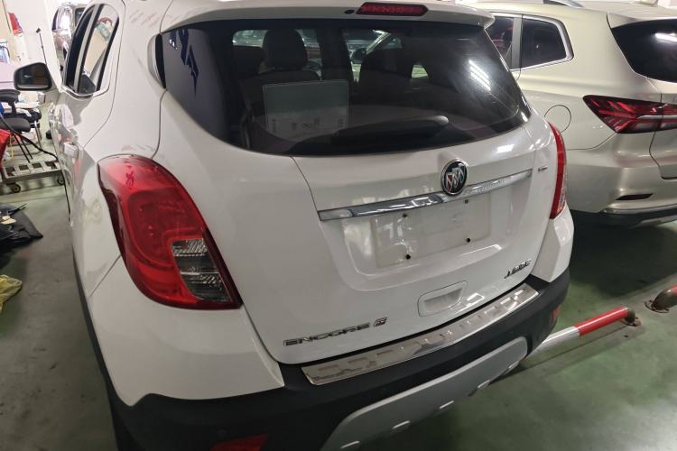 Used Buick Encore 2015 1.4T Automatic All-Wheel-Drive Flagship Model Exterior 4