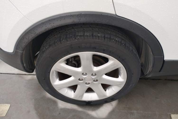 Used Buick Encore 2015 1.4T Automatic Two-Wheel Drive Urban Elite Version Exterior 5