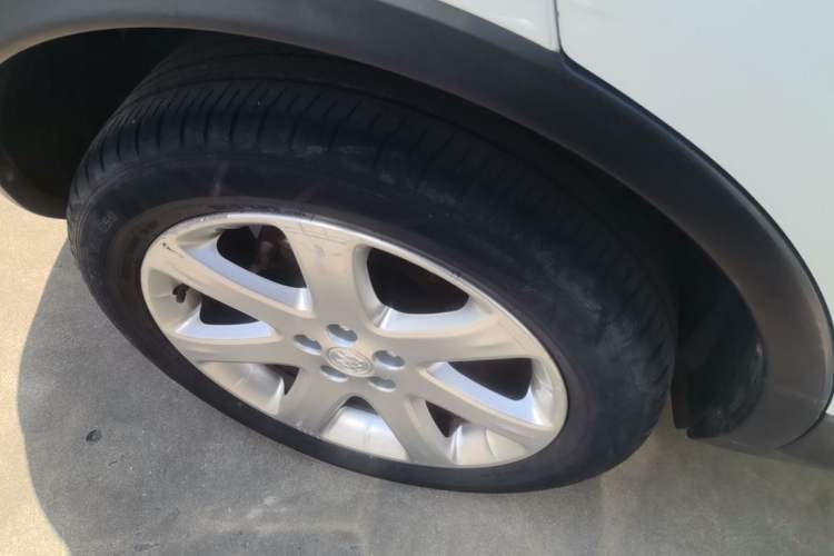 Used Buick Encore 2015 1.4T Automatic Two-Wheel Drive Urban Leading Model Exterior 5