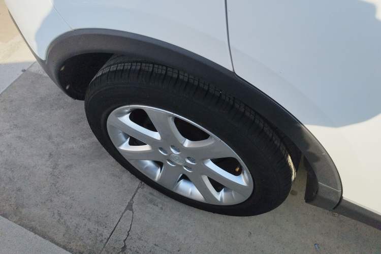 Used Buick Encore 2015 1.4T Automatic Two-Wheel Drive Urban Elite Version Exterior 5