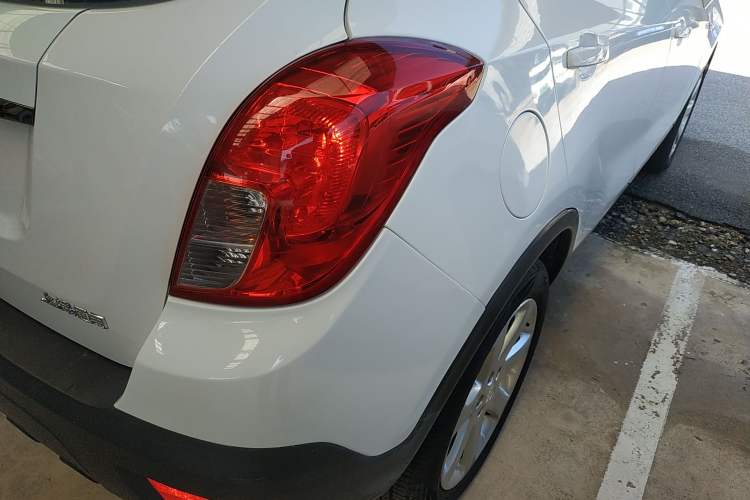 Used Buick Encore 2015 1.4T Automatic Two-Wheel Drive Urban Elite Version Exterior 6