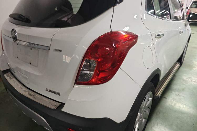 Used Buick Encore 2015 1.4T Automatic All-Wheel-Drive Flagship Model Exterior 6