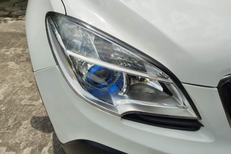 Used Buick Encore 2015 1.4T Automatic Two-Wheel Drive Urban Elite Version Exterior 6