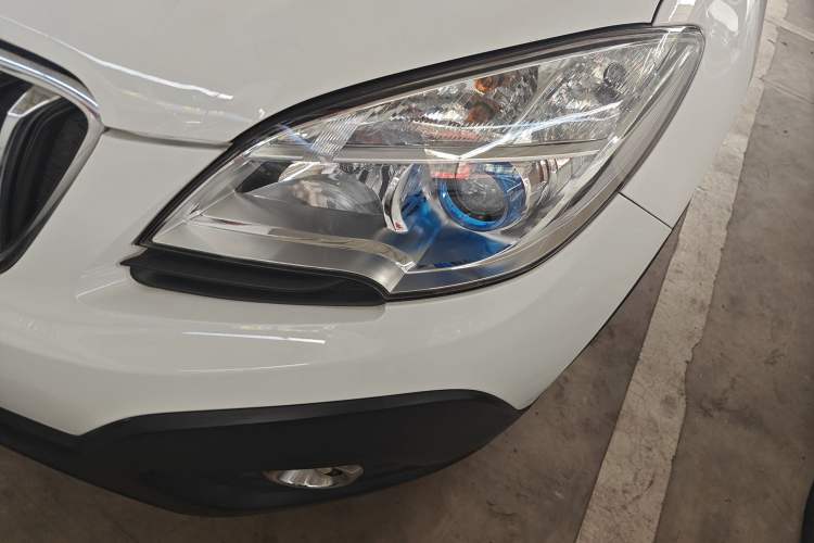 Used Buick Encore 2015 1.4T Automatic Two-Wheel Drive Urban Elite Version Exterior 7