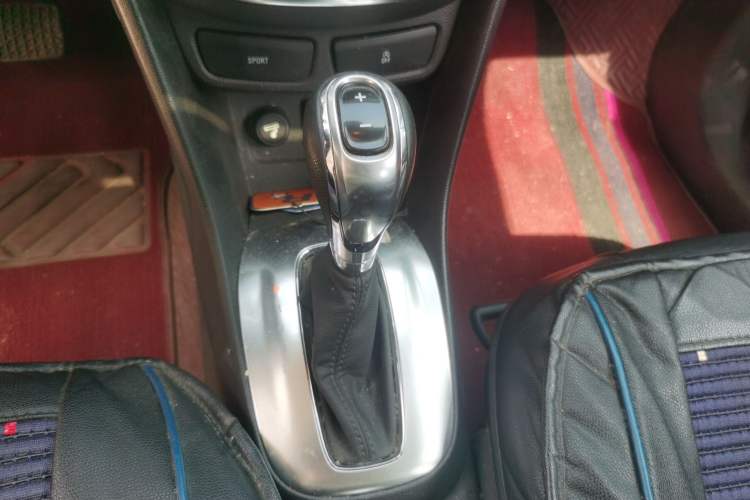 Used Buick Encore 2015 1.4T Automatic Two-Wheel Drive Urban Leading Model Gear Lever