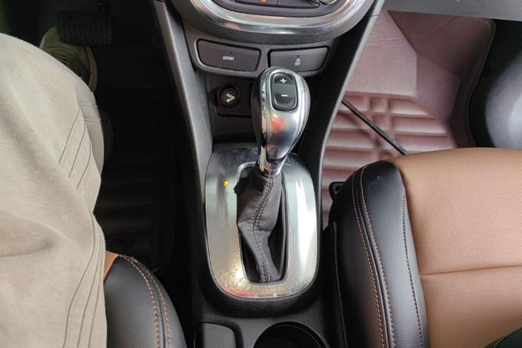 Used Buick Encore 2015 1.4T Automatic Two-Wheel Drive Urban Elite Version Gear Lever