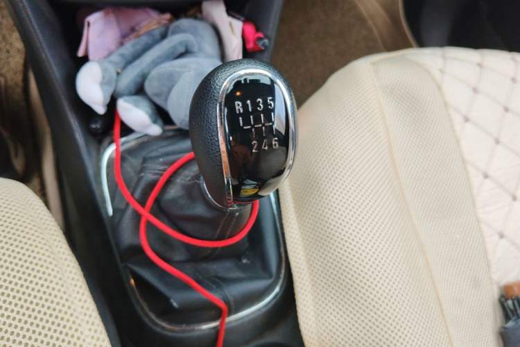 Used Buick Encore 2015 1.4T Manual Two-Wheel Drive Urban Advanced Model Gear Lever