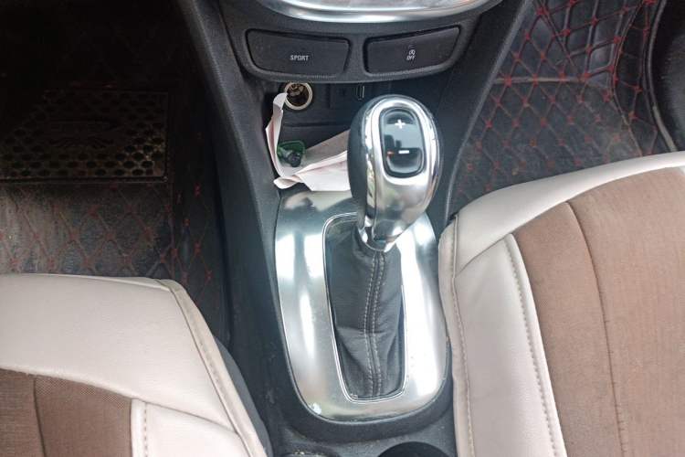 Used Buick Encore 2015 1.4T Automatic Two-Wheel Drive Urban Elite Version Gear Lever