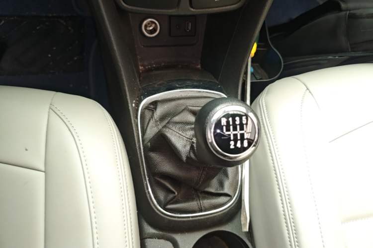 Used Buick Encore 2015 1.4T Manual Two-Wheel Drive Urban Advanced Model Gear Lever