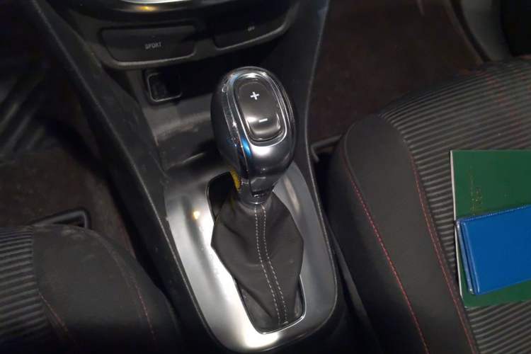 Used Buick Encore 2015 1.4T Automatic Two-Wheel Drive Urban Elite Version Gear Lever