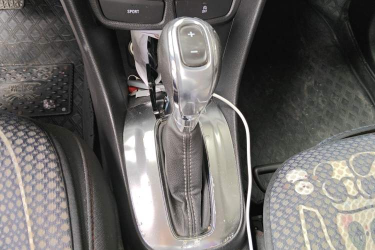 Used Buick Encore 2015 1.4T Automatic Two-Wheel Drive Urban Elite Version Gear Lever