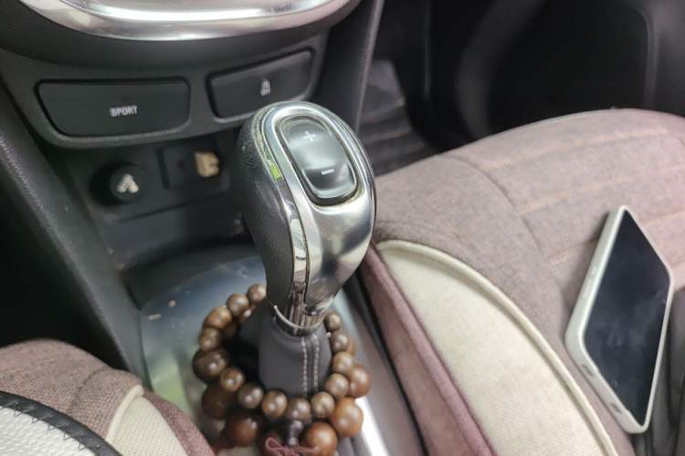 Used Buick Encore 2015 1.4T Automatic Two-Wheel Drive Urban Elite Version Gear Lever