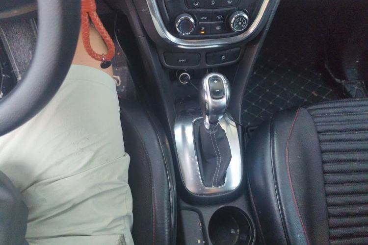 Used Buick Encore 2015 1.4T Automatic Two-Wheel Drive Urban Elite Version Gear Lever