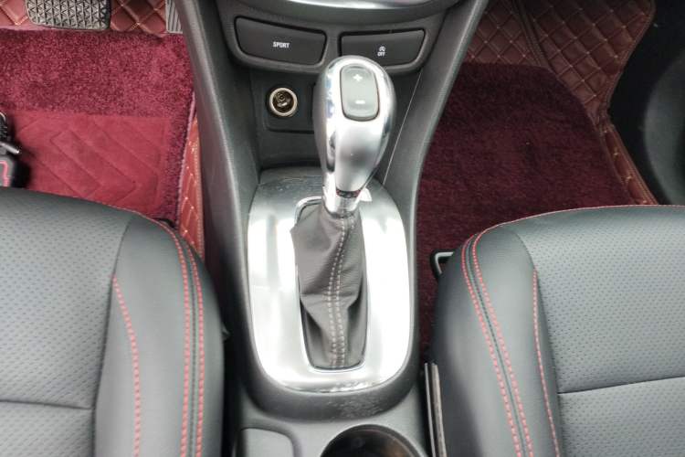 Used Buick Encore 2015 1.4T Automatic Two-Wheel Drive Urban Elite Version Gear Lever