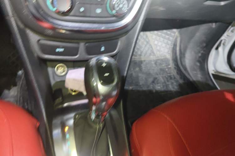 Used Buick Encore 2015 1.4T Automatic Two-Wheel Drive Urban Elite Version Gear Lever