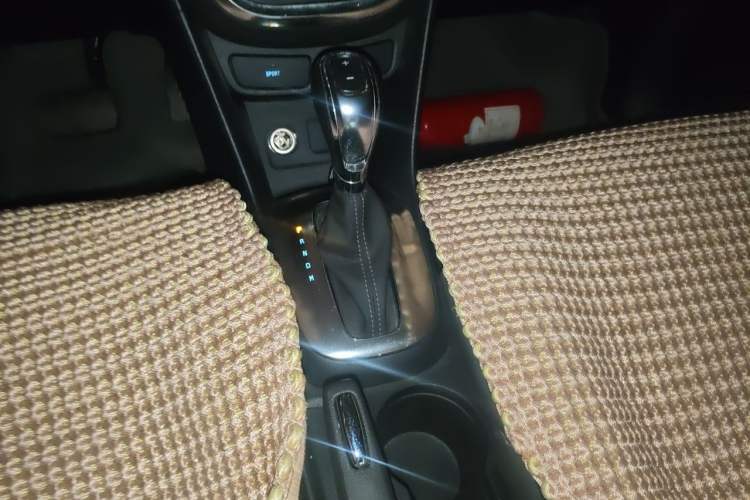 Used Buick Encore 2015 1.4T Automatic Two-Wheel Drive Urban Leading Model Gear Lever