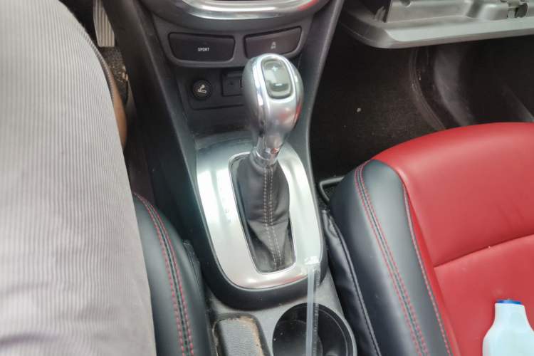 Used Buick Encore 2015 1.4T Automatic Two-Wheel Drive Urban Elite Version Gear Lever