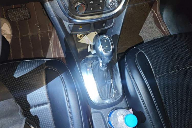 Used Buick Encore 2015 1.4T Automatic Two-Wheel Drive Urban Elite Version Gear Lever