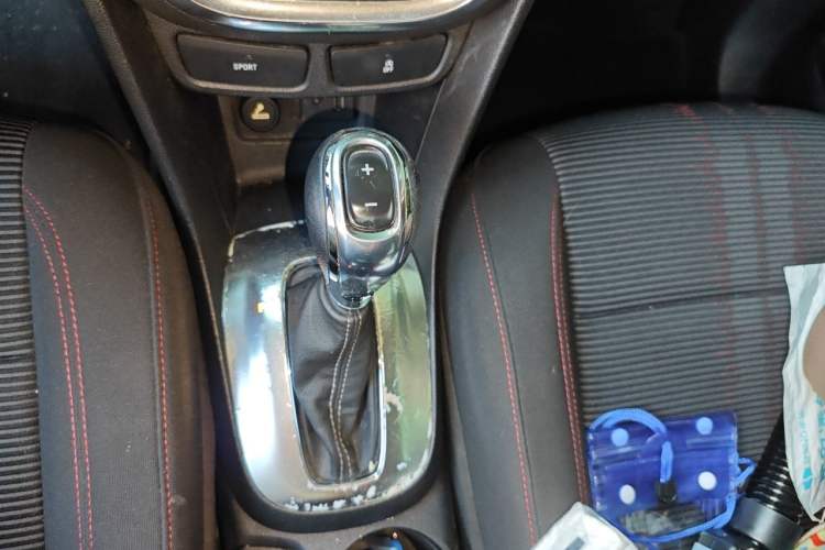 Used Buick Encore 2015 1.4T Automatic Two-Wheel Drive Urban Elite Version Gear Lever