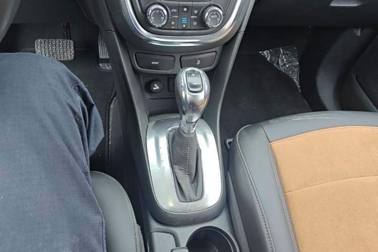 Used Buick Encore 2015 1.4T Automatic Two-Wheel Drive Urban Leading Model Gear Lever