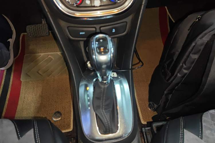 Used Buick Encore 2015 1.4T Automatic Two-Wheel Drive Urban Leading Model Gear Lever