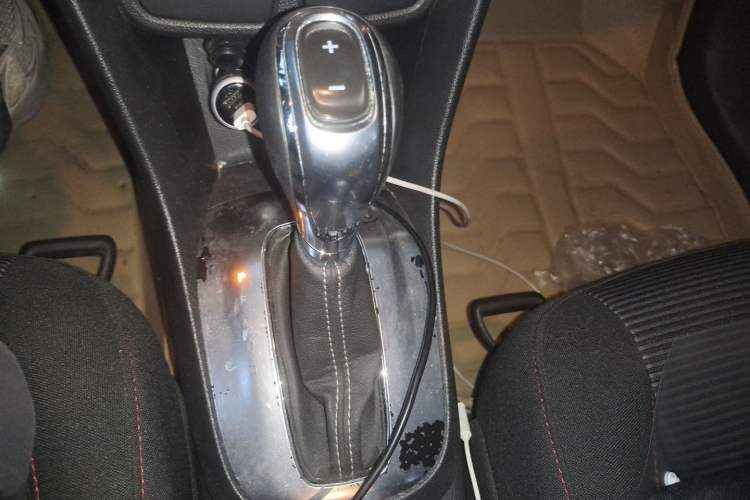 Used Buick Encore 2015 1.4T Automatic Two-Wheel Drive Urban Elite Version Gear Lever