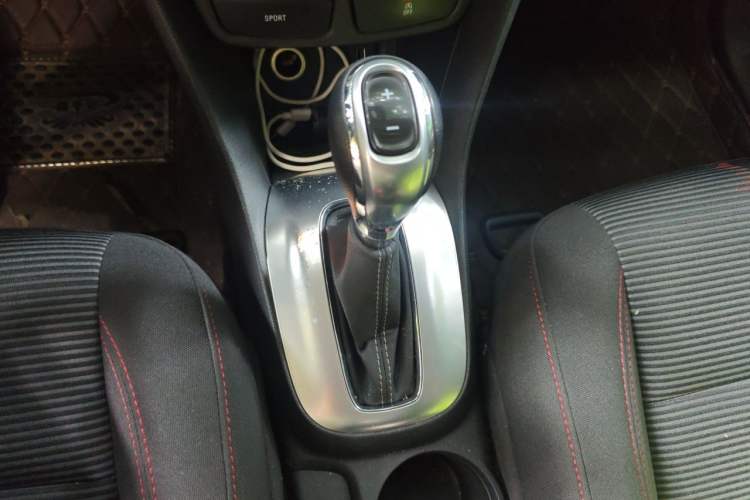 Used Buick Encore 2015 1.4T Automatic Two-Wheel Drive Urban Elite Version Gear Lever