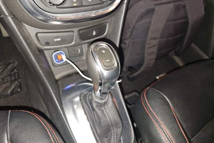 Used Buick Encore 2015 1.4T Automatic Two-Wheel Drive Urban Elite Version Gear Lever