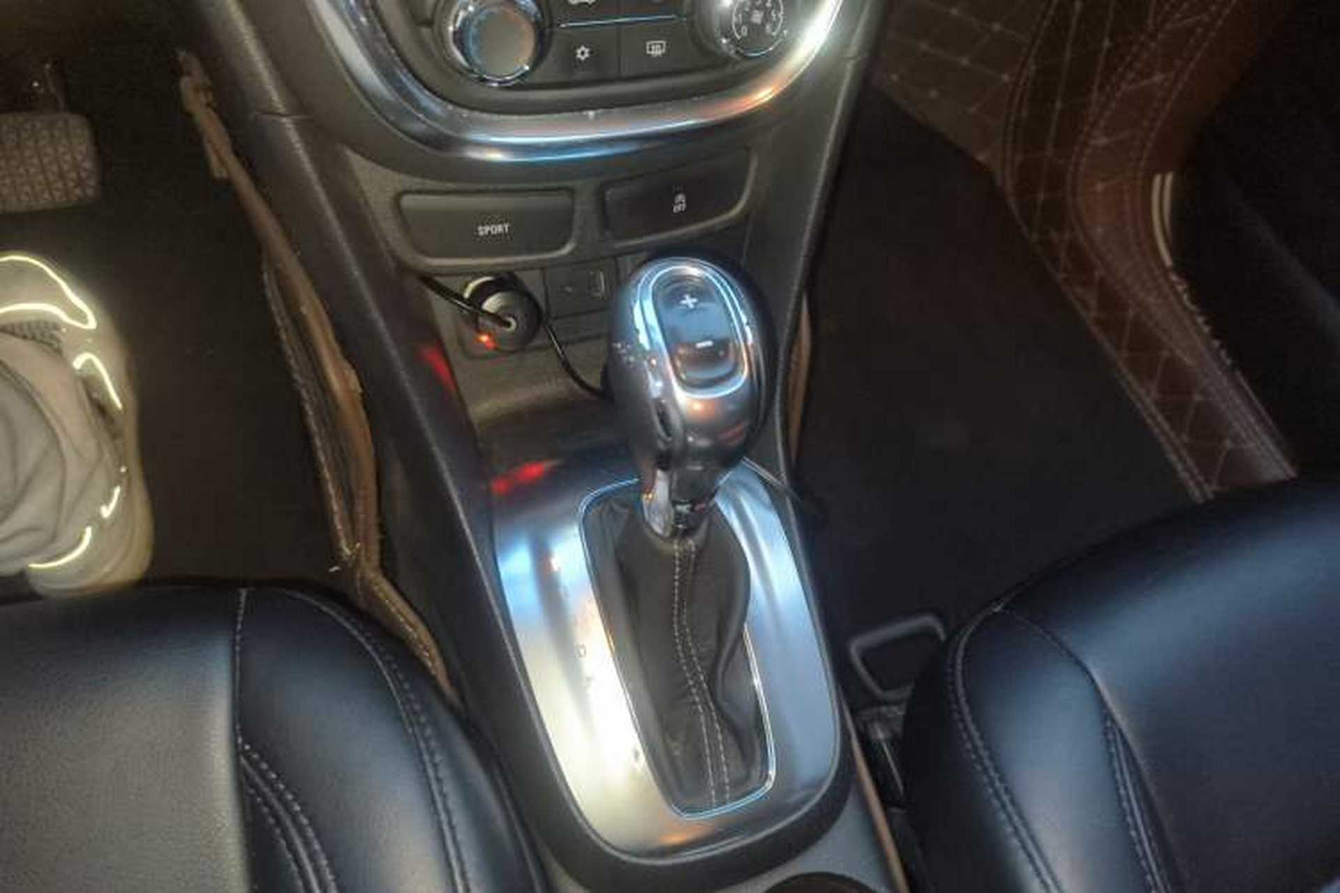 Used Buick Encore 2015 1.4T Automatic Two-Wheel Drive Urban Elite Version Gear Lever